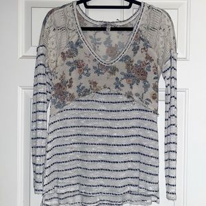 New~Gypsies & Moondust Very Lightweight Sweater